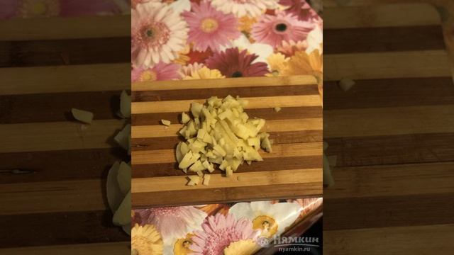 Оливье с зелёным луком и свежими огурцами