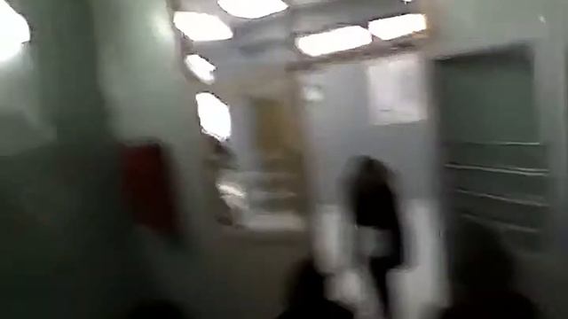 Дятлов убегает от Носовой Ани. сериал "Школа 2010" смотреть онлайн