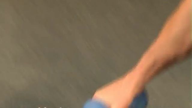 Гантельная гимнастика Махи гантелями вперёд назад в наклоне