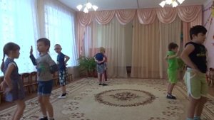 Вот снежок летит,летит