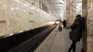 Номерной прибывает на Автозаводскую
