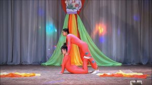 Участники заочного формата Фестиваля детского творчества. Щеголихина Карина и Яненко Кристина.