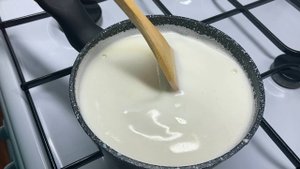 "БОЛЬШОЙ ЭКЛЕР"/ "ПЛОМБИР"/ "КАРПАТКА"/- и это все один и очень вкусный ТОРТ!