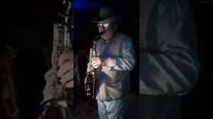 Валерий Туровский играет на саксофоне "Антигуа"