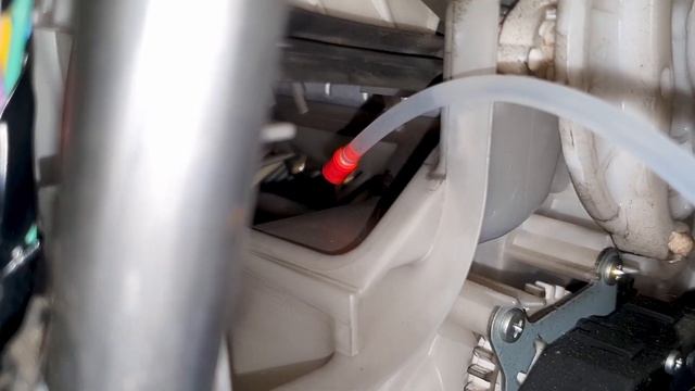 Дышим свежим воздухом! Чистка системы кондиционирования на Toyota Corolla e15 смотреть онлайн