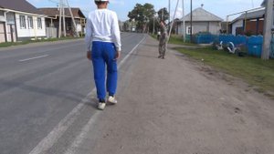 Как ходят девушки...