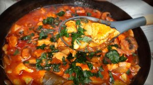 Курица тушенная с грибами и консервированной фасолью / Рецепт вкусной курицы!