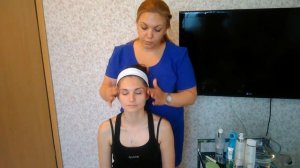 Очищение кожи, использование сыворотки, крема вокруг глаз и ночного крема