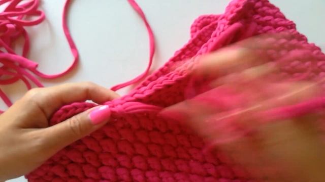 Сумка крючком из трикотажной пряжи узором "Шишечки". смотреть онлайн