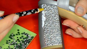 Обклеиваю туфли стразами