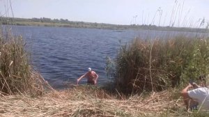 ДЕЛАЮ В КАМЫШАХ МЕСТО ДЛЯ РЫБАЛКИ