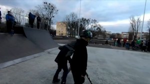 ТРЮКИ на САМОКАТЕ в СКЕЙТ ПАРКЕ | САМОКАТНЫЕ БУДНИ 2