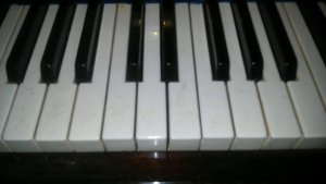 Учу играть на пианино миллионы алых роз