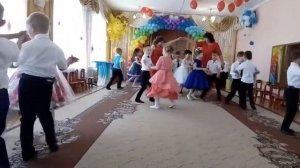 Танец с воспитателями