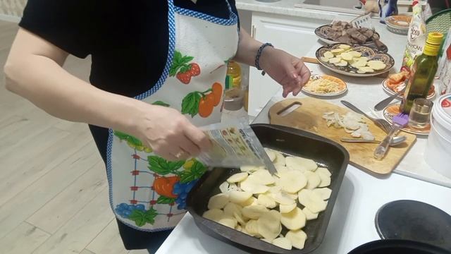 Мясо по-Французски!! вкусно и Сытно ??канал Жизнь прекрасна!