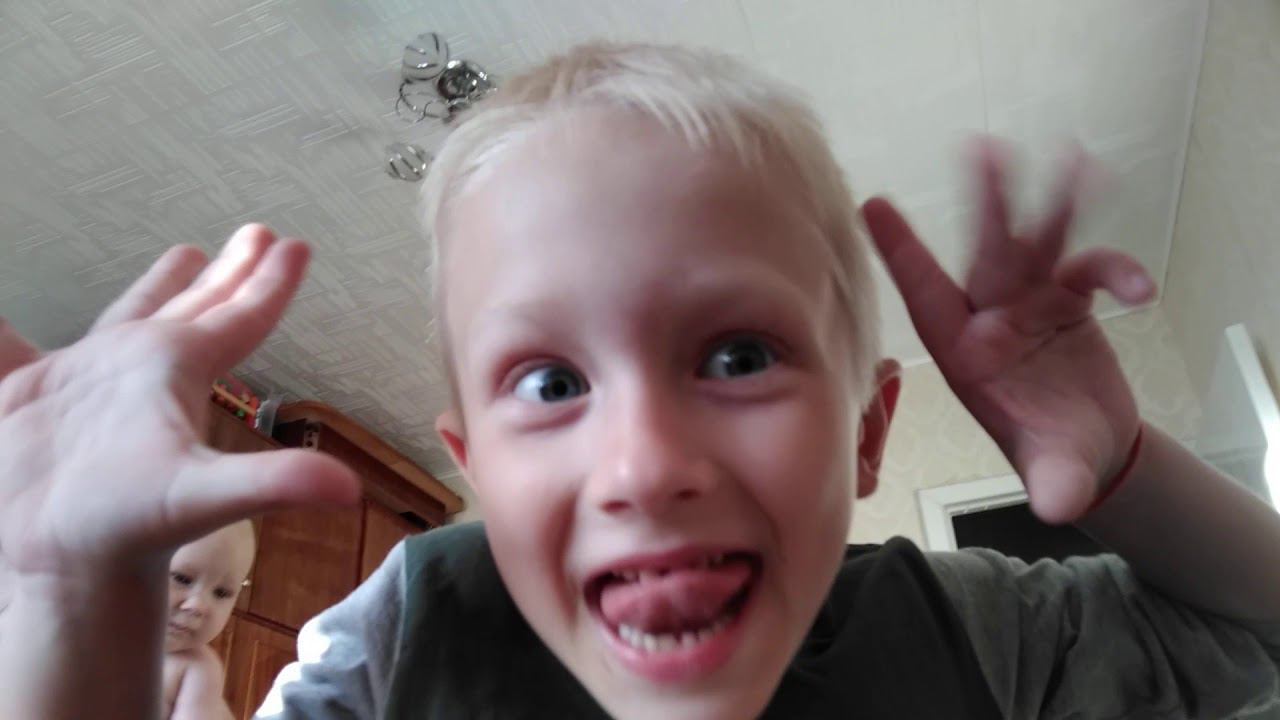 Мишка пытается ползти смотреть онлайн