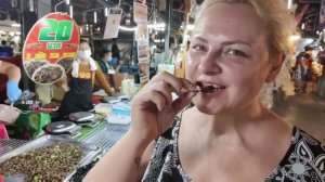 ТАЙЛАНД 2022. ГОРЫ ЕДЫ на ночном рынке на Тепразите. ЦЕНЫ сегодня. Ем кузнечиков