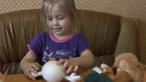 Разговор с ребенком. Папа играет с дочкой 3 годика. Семья от Эдгара 2015 HD