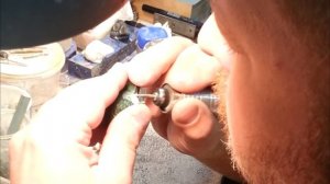 Резьба по нефриту. Полировка мелких деталей деревом.