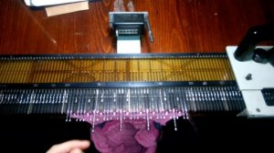 Вяжем детский костюм на вязальной машине Нева 2. Кофточка.