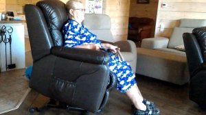 Кожаное кресло от магазина Финская-Мебель.рф с механизмом recliner lift up.