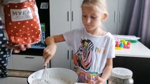 Влог: Готовим вместе с Викой домашние вкусные солёные оладушки на электрогриле.