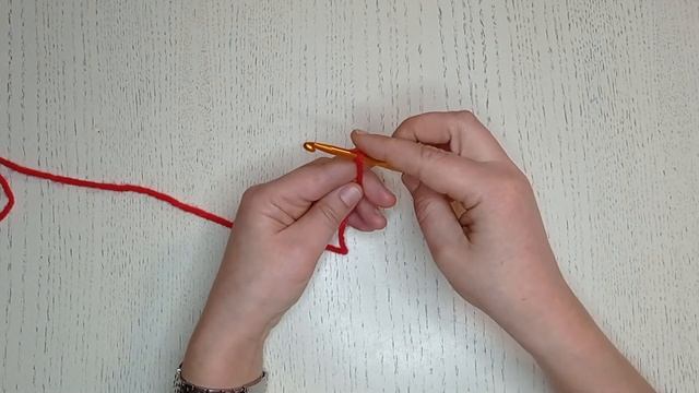 С чего начинается вязание. Первая петля крючка. Урок №1 смотреть онлайн