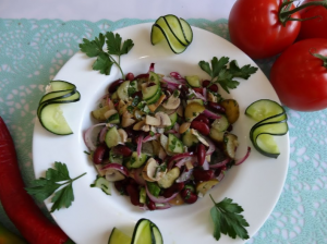 САЛАТ С ГРИБАМИ И ФАСОЛЬЮ