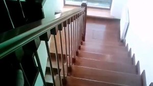 Облицовка бетонной лестницы ступенями из инженерной доски.