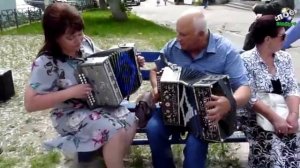 Елена Кожухова и Иван Хариков Пиликают на гармошках
