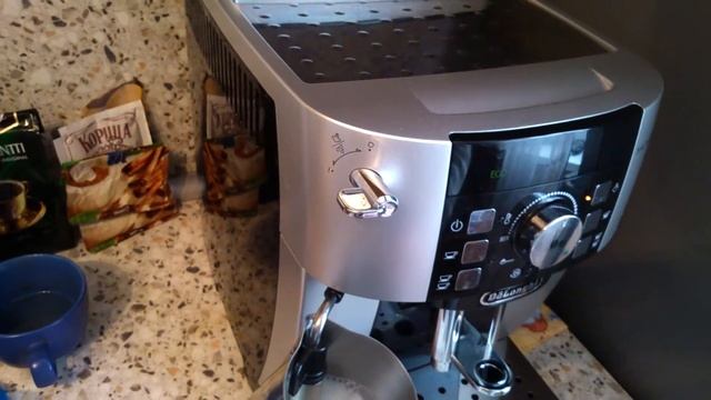 Кофемашина DeLonghi ECAM 21.117 смотреть онлайн