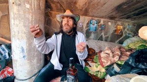 Путешествует по России без денег и паспорта (Бомжара Сережа)