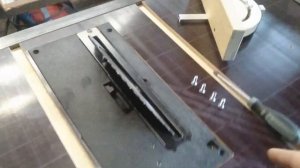 Установка дисковой пилы Парма 255Д в стол.