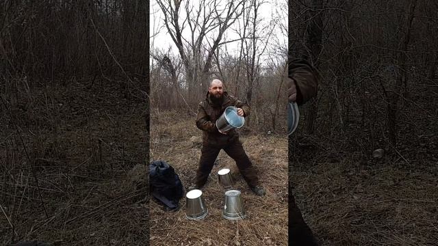 Берите с собой в поход на природу много ведер