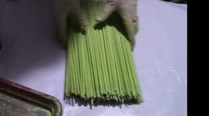 Нежно зелёные трубочки из газет??