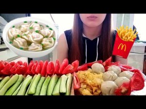 MUKBANG | КАРТОШКА ФРИ | ПЕЛЬМЕНИ | ФРУКТЫ | РАЗГОВОРЫ ОБО ВСЕМ