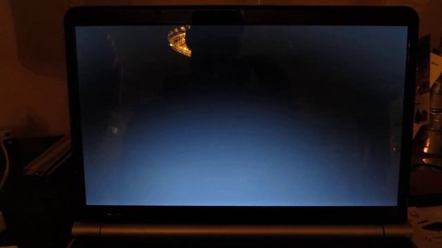 Farfars Packardbell laptop klipper videosignal till dess inbyggda skärm смотреть онлайн