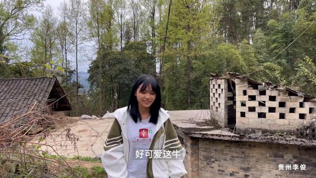 貴州大山里發現一個古村子，十幾棟房子只有兩戶人家住，看著好淒涼