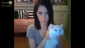 А у моей подруги лысая киска))))