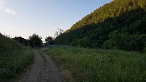 Прогулка по сибирской деревне Маритуй около озера Байкал