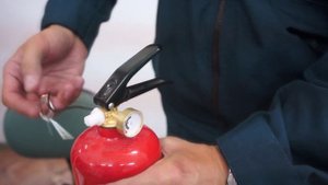 Как пользоваться огнетушителем