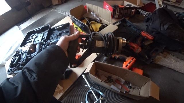 Инструмент которым построен дом.Фундамент,коробка,крыша.... смотреть онлайн