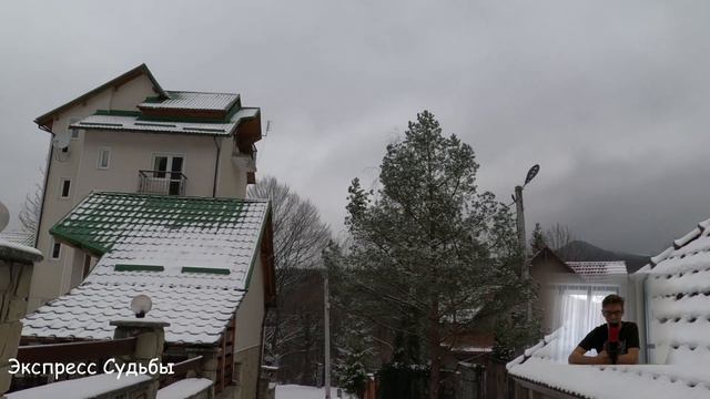 Услышав песню в парке, вдовец подошёл к малышке, а увидев браслет на ее руке... смотреть онлайн