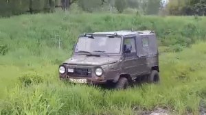 ЛуАЗ в болоте.комбинированное использование полного привода и блокировок