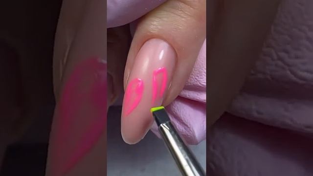 Быстрый дизайн ногтей силиконовой кистью и паутинкой на укреплении  #shorts #naildesign #nailart