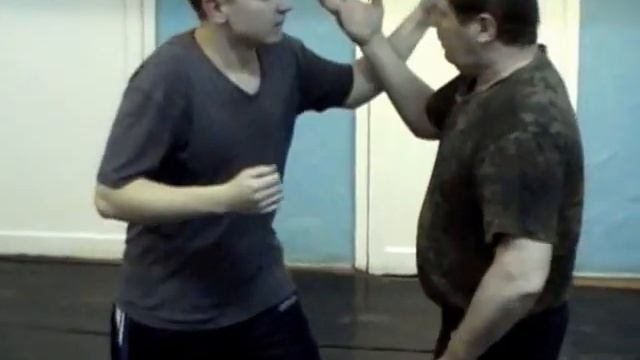 Удар локтём смотреть онлайн