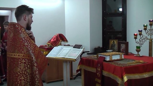 Пасхальное богослужение в храме Святого Иоанна Кронштадтского в Волгограде.
