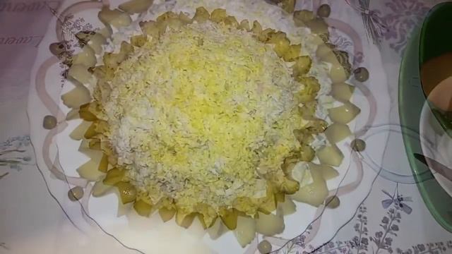 Салат "Оливье" на  Новый год ,Рождество и не только... Украшение праздничного блюда.