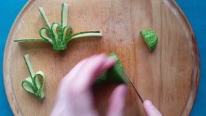 Огуречные петельки. Украшения из огурца...