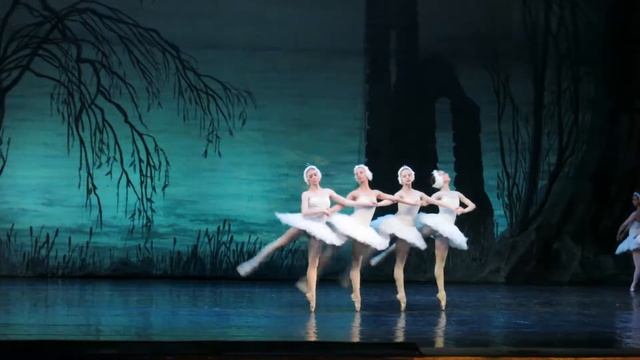 Балет - Лебединое озеро (Танец маленьких лебедей) смотреть онлайн
